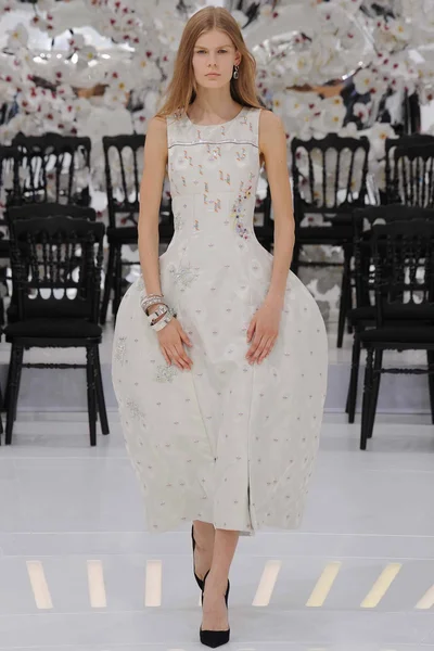 Look 3